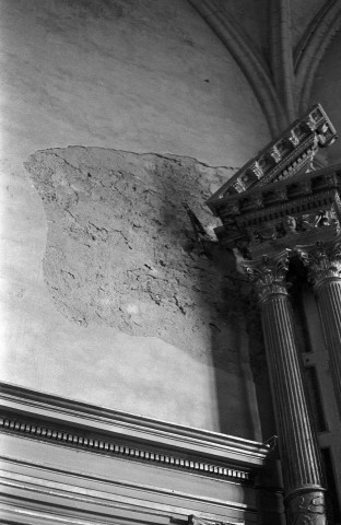 Grignan. - Dégradation dans le chœur de la collégiale Saint-Sauveur.