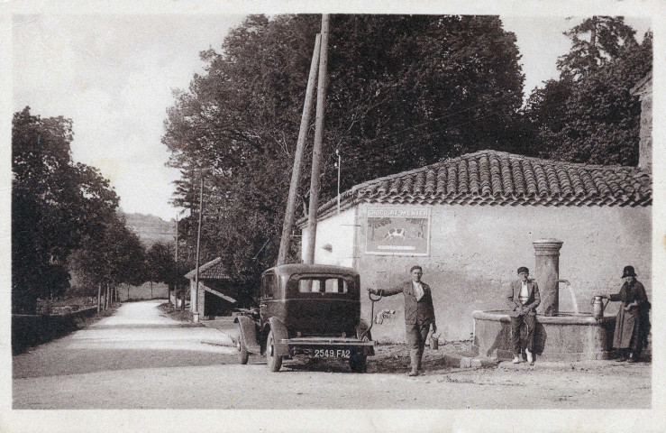 Montoison. - La fontaine du village.