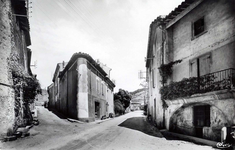 Puy-Saint-Martin.- Grande Rue.