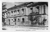 Chamaret.- La mairie et les écoles.