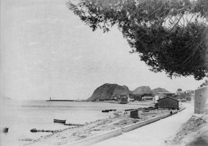 La Ciotat (Bouches-du-Rhône). - La baie, vue du Roc Saint-Jean, côté du Mugel.