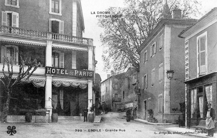 Grande-Rue et l'Hôtel de Paris.