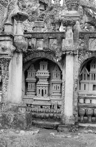 Hauterives.- Reportage sur le palais idéal du Facteur Cheval.