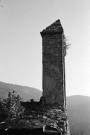 Omblèze. - La façade sud de la chapelle Sainte-Madeleine du hameau d'Ansage, avant les travaux de dégagement.