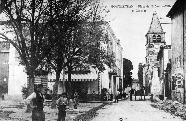 La place de la Mairie et la Grande Rue.