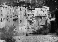 Pont-en-Royans (Isère).- Maisons au bord de la rivière la Bourne.