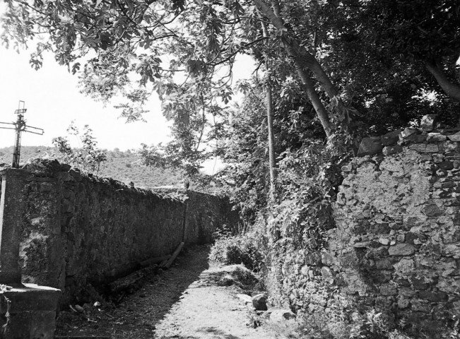 Mirabel-aux-Baronnies.- Visite du village pour une enquête architecturale.
