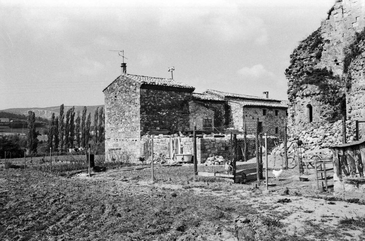 Allan. - La chapelle Barbara et les abords, avant la restauration de 1976.