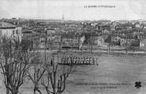 Bourg-de-Péage.- Revue militaire, place des Minimes.