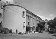 Tulette.- Restes de l'enceinte du village (XIVe siècle)