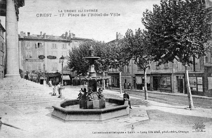 La fontaine, actuelle place du Général De Gaulle.