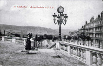 L'avenue Gambetta vue de l'esplanade du Champ de Mars.
