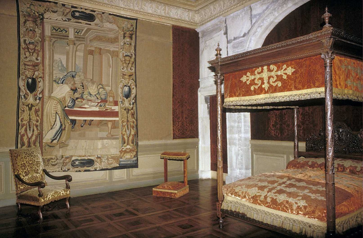 Grignan.- Chambre du château.