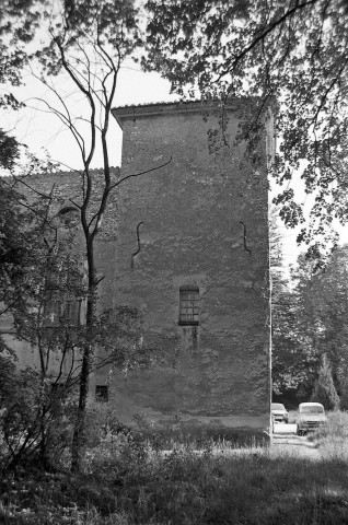 Châteaudouble.- Tour sud-est du château.