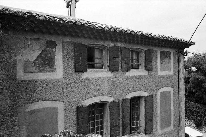 Mirabel-aux-Baronnies.- Visite du village pour une enquête architecturale.