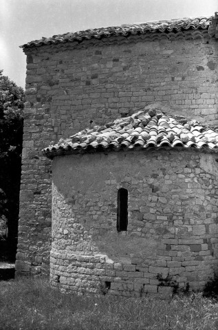 Sainte-Jalle. - L'abside sud de l'église Notre-Dame de Beauvert.