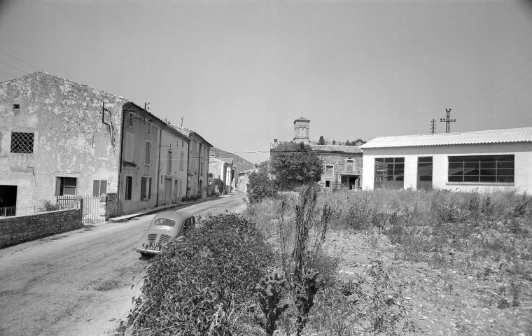 Roche-Saint-Secret-Béconne. - La rue principale du village