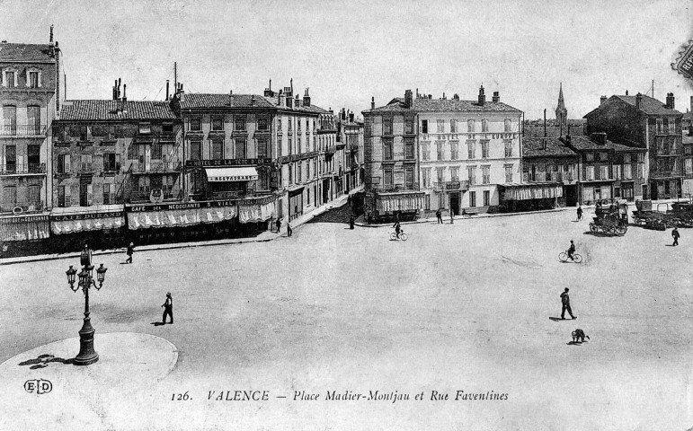 Valence.- La place Madier-de-Montjau, l'actuelle place Leclerc.