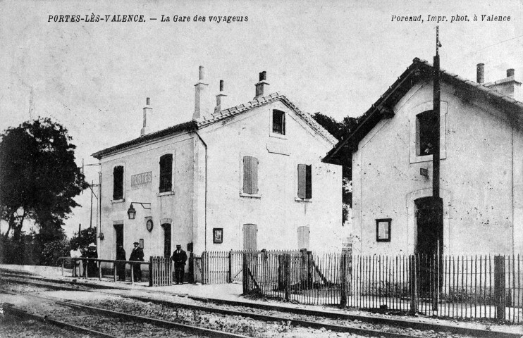 Portes-lès-Valence.- La gare de voyageurs.