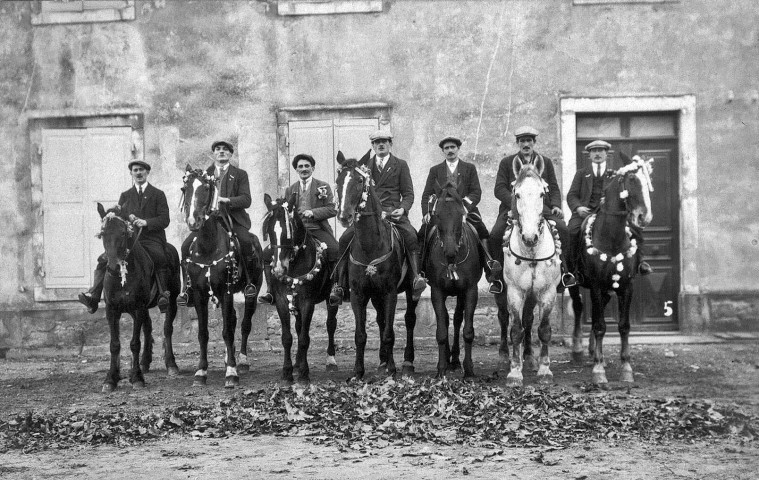 Cavaliers de la fête des Bouviers.