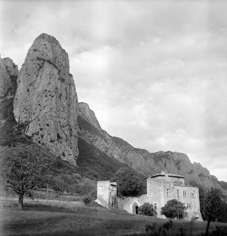 Saoû. - Le château de Lastic.