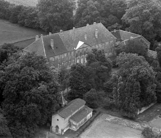 Vue aérienne du château.