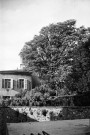 Valence. - Construction "Jouve" devant les jardins du musée.