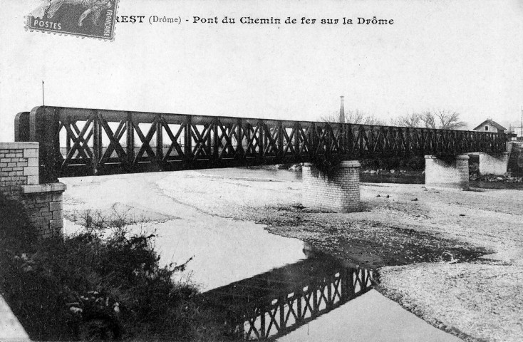 Crest. - Pont ferroviaire sur la Drôme.