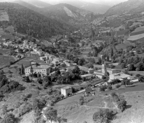 Vue aérienne du village.