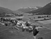 Saint-Julien-en-Vercors.- Vue aérienne des environs du village.