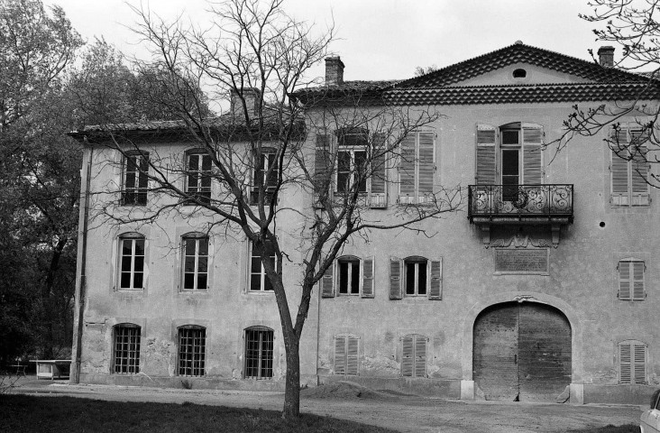 Allex. - Façade est du château de l'Isle.