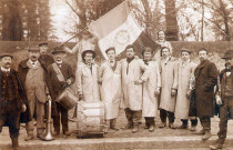 Jeunes gens de la classe de 1907.