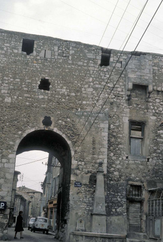 Donzère.- Porte de la ville.