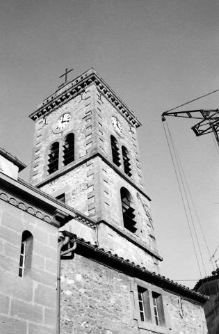 Allex.- L'angle sud-ouest du clocher de l'église Saint-Maurice.