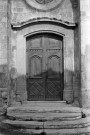 Rousset-les-Vignes.- Le porche de l'église Saint-Mayeul.