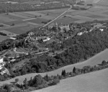 Vue aérienne des vestiges du village fortifié.