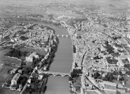 Vue aérienne des deux villes et de l'Isère.