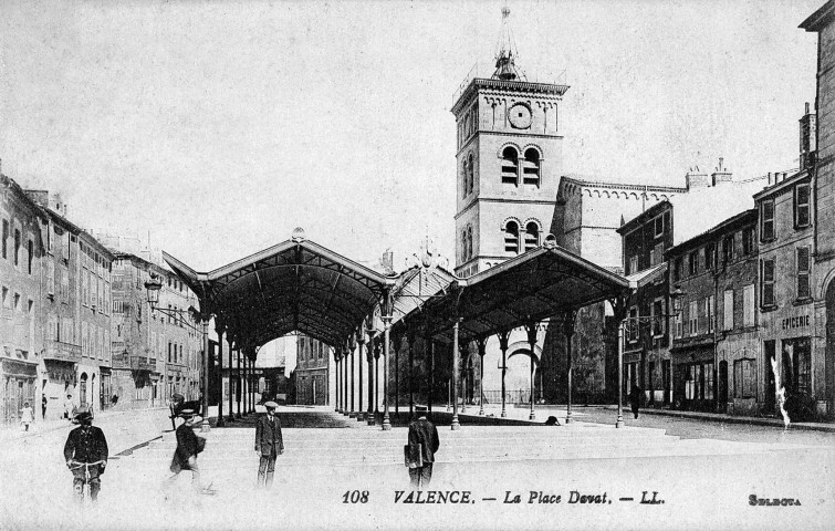 Valence.- La place Saint-Jean.