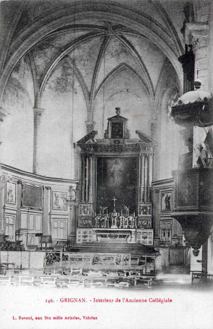 L'intérieur de la collégiale Saint-Sauveur.