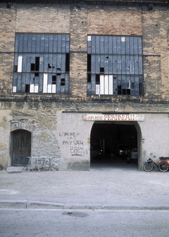 Bourg-lès-Valence.- Le garage Perdeau.