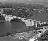 Vue aérienne du pont sur l'Isère.