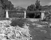 Buis-les-Baronnies. - Un pont sur la rivière l'Ouvèze.