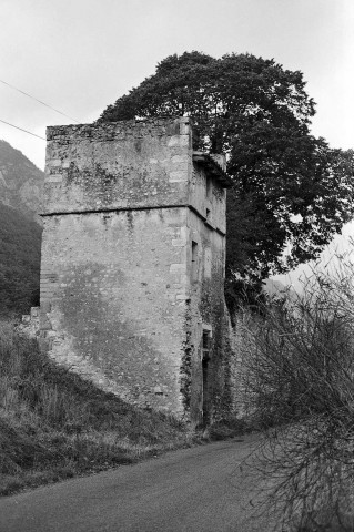 Saoû. - Le pigeonnier du château de Lastic.