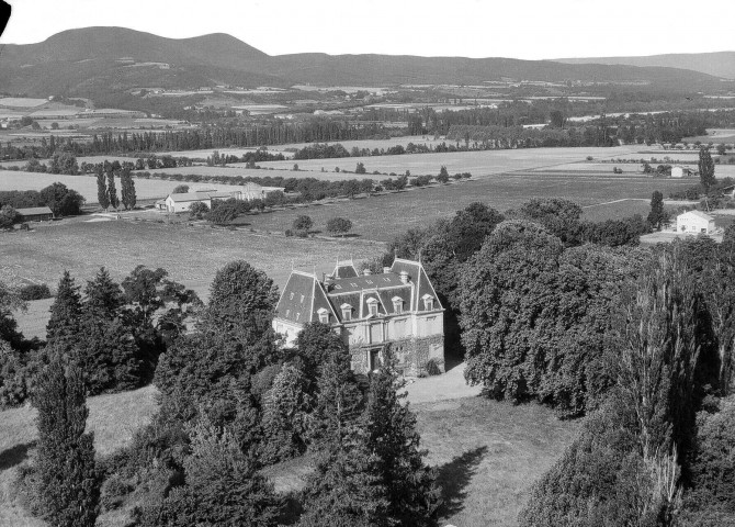 Allex.- Vue aérienne du château des Ramières (XIXe siècle).