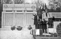 Le monument aux morts a été inauguré le dimanche 24 mars 1929, il est l'œuvre de l'architecte Henri Joulie et du sculpteur Gaston Dintrat.