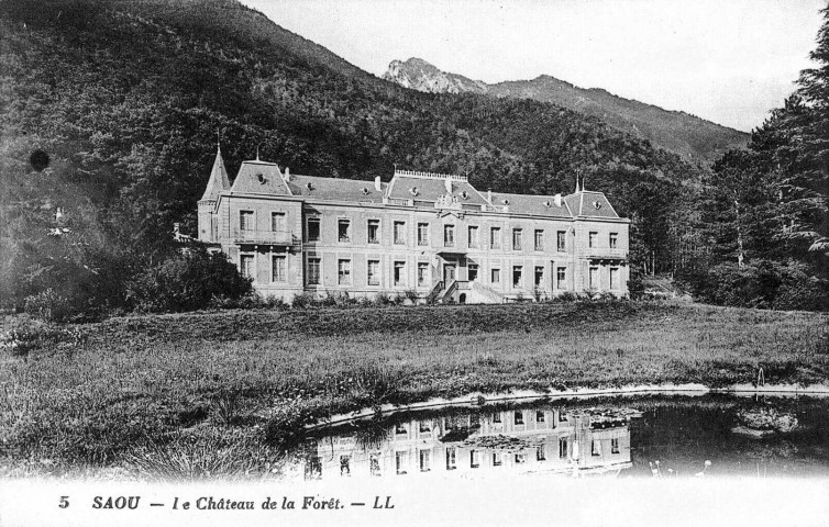 Le château de la Forêt construit en 1852 est rasé en 1971.