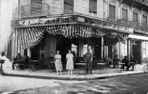 Valence.- Le café du Commerce , F. Béal, à l'angle de rue Jonchères et du boulevard Maurice Clerc.