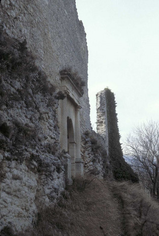 Montbrun-les-Bruns.- Le château.