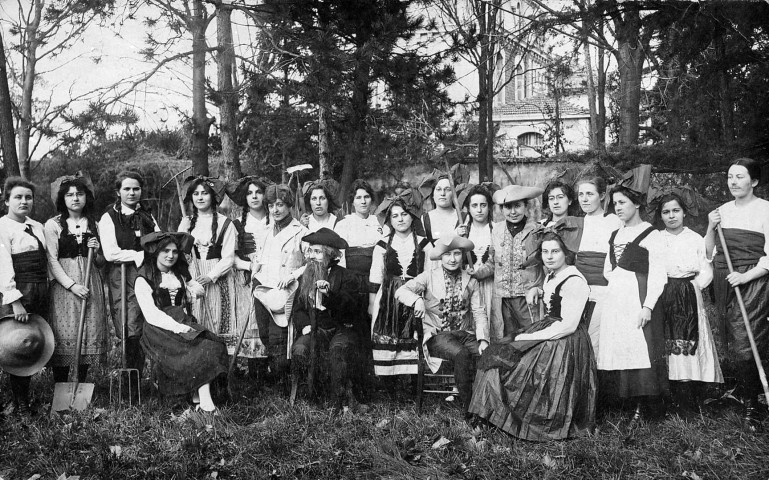 Valence.- Fête à l'École Normale d'institutrices.