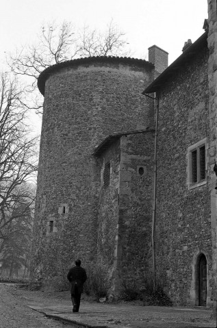 Saint-Vallier. - La tour nord du château.